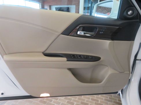 Used 2016 Honda Accord EX-L image 13