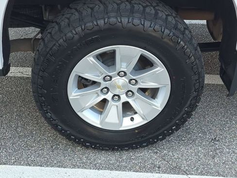 Used 2021 Chevrolet Silverado 1500 LT image 12