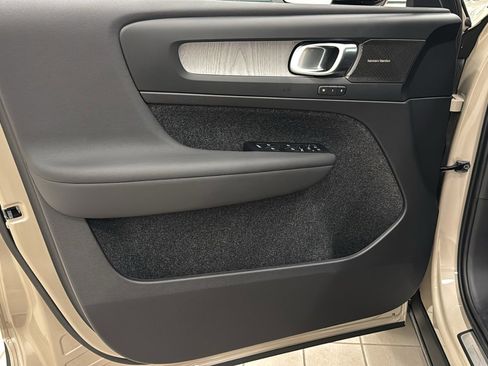 New 2026 Volvo XC40 B5 Ultra w/ Protection Package Premier image 21