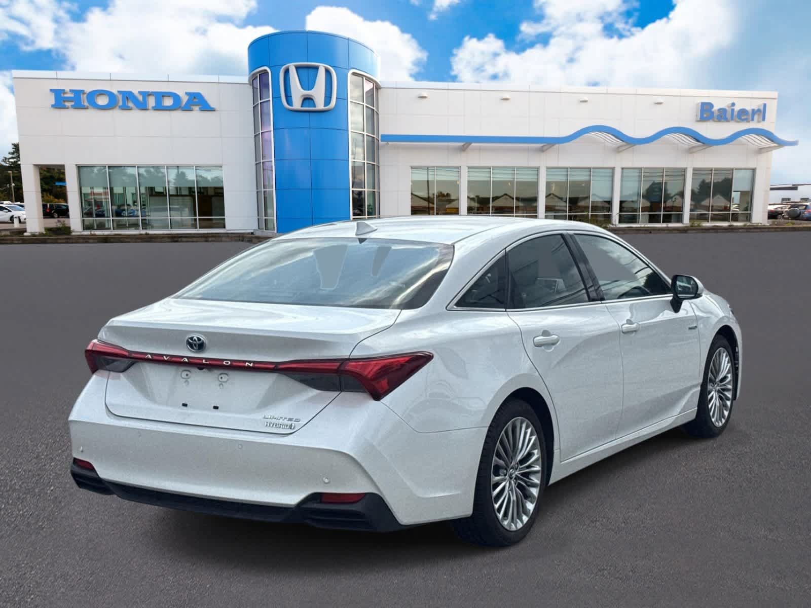 Used 2019 Toyota Avalon Limited w/ Advanced Safety Package FWD image 5