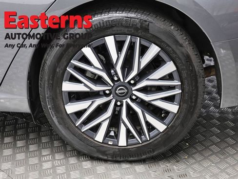 Used 2025 Nissan Altima 2.5 SV image 8