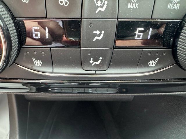 Used 2022 Buick Encore GX Select w/ Sport Touring Package AWD/4WD image 11