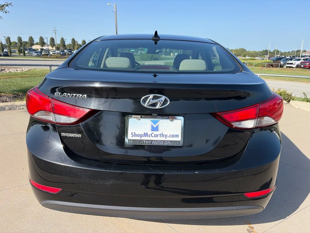 Used 2015 Hyundai Elantra SE w/ Option Group 02 FWD image 19