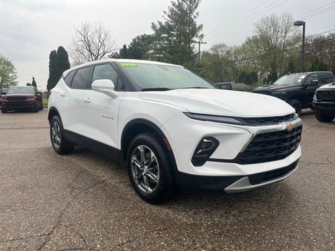 Used 2025 Chevrolet Blazer LT AWD/4WD image 7
