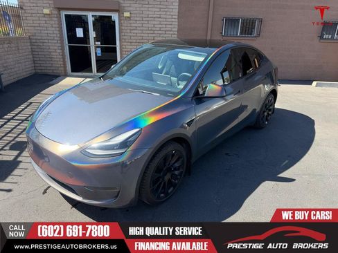 Used 2023 Tesla Model Y Long Range AWD/4WD image 2