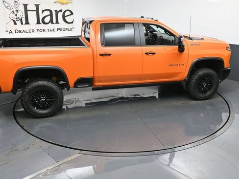 Used 2025 Chevrolet Silverado 2500 ZR2 w/ Technology Package AWD/4WD image 17