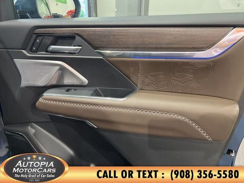 Used 2026 GMC Acadia Denali Ultimate FWD image 17