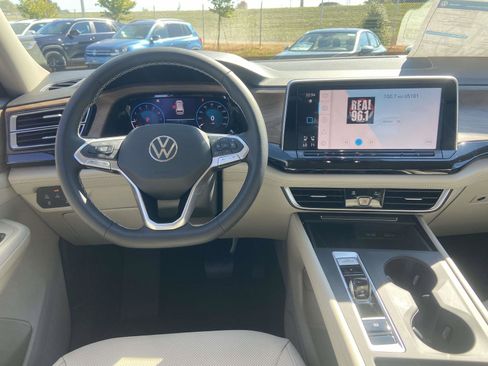 New 2026 Volkswagen Atlas SE image 15