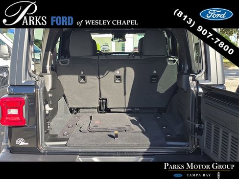 Used 2024 Jeep Wrangler Sport S image 9