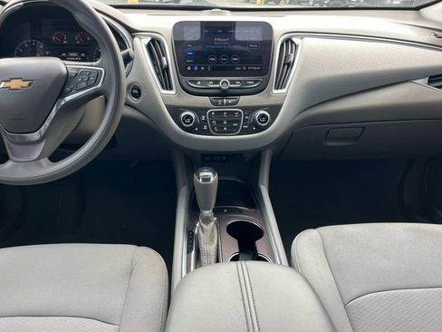 Used 2020 Chevrolet Malibu LT FWD image 17