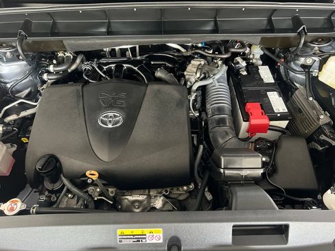 Used 2022 Toyota Highlander XLE AWD/4WD image 28
