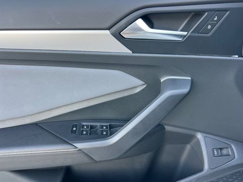 Certified 2025 Volkswagen Jetta SE w/ Sunroof Package image 11