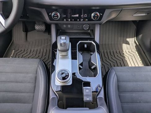 Used 2025 Mitsubishi Outlander SE FWD image 19