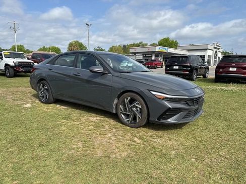 Used 2024 Hyundai Elantra Limited image 9