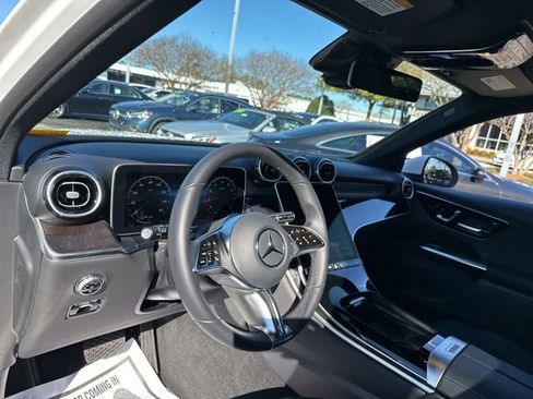 Used 2025 Mercedes-Benz GLC 300 4MATIC image 16