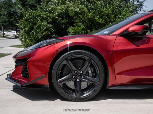 Used 2023 Chevrolet Corvette Z06 w/ Z07 Performance Package RWD image 4