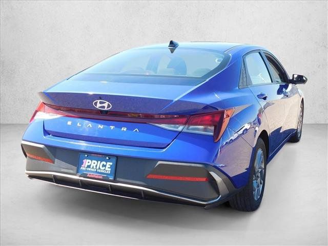 Used 2024 Hyundai Elantra SEL FWD image 9