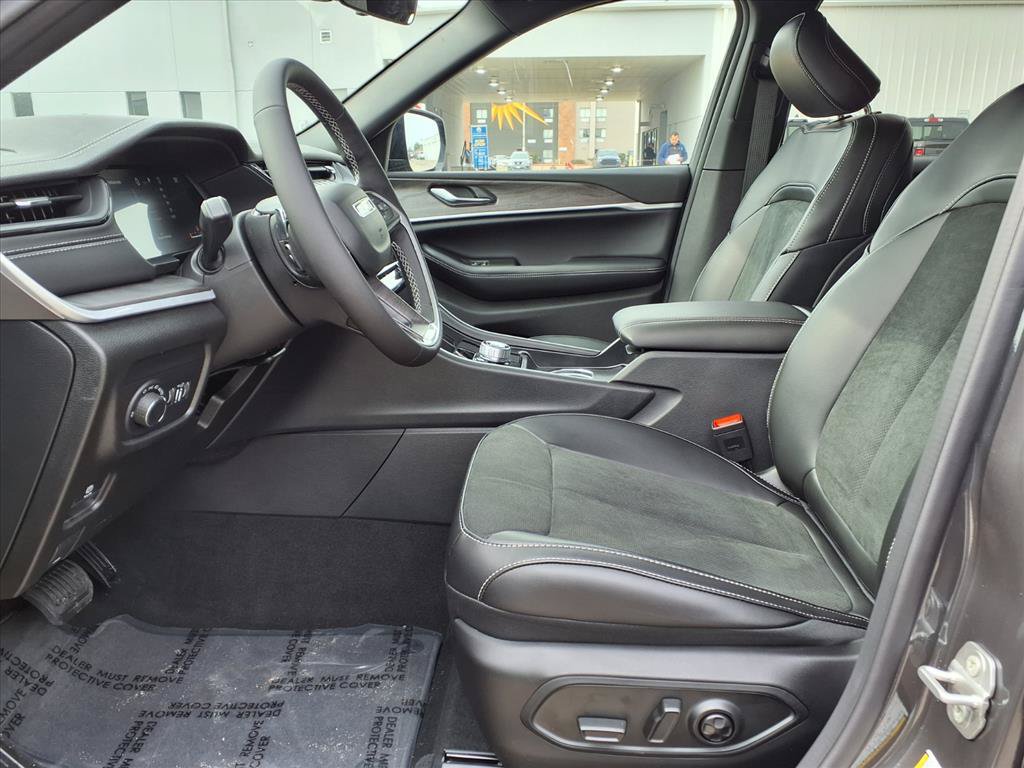 New 2026 Jeep Grand Cherokee Altitude RWD image 15