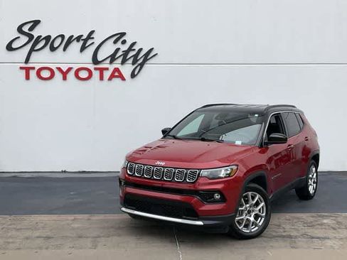 Used 2025 Jeep Compass Limited AWD/4WD image 1