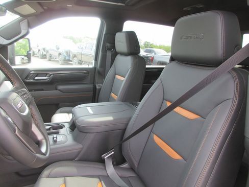 New 2026 GMC Sierra 2500 AT4 w/ AT4 Premium Plus Package AWD/4WD image 13