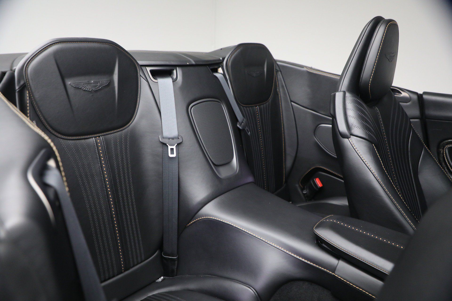 Used 2020 Aston Martin DB11 Volante RWD image 39