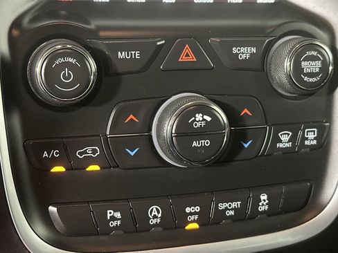 Used 2019 Dodge Durango SXT AWD/4WD image 19