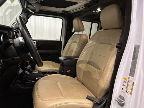 Used 2019 Jeep Wrangler Unlimited Sahara AWD/4WD image 17
