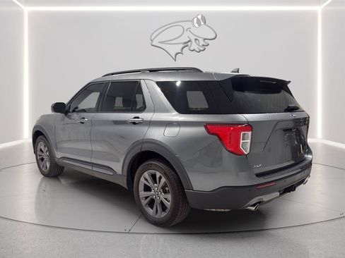 Used 2023 Ford Explorer XLT w/ Equipment Group 202A AWD/4WD image 4