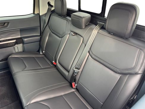 Used 2025 Ford Maverick Lariat w/ Black Appearance Package image 13