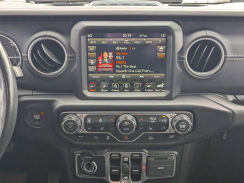 Used 2022 Jeep Wrangler Unlimited Sahara w/ Cold Weather Group image 17