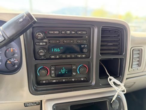 Used 2006 GMC Sierra 2500 SLT w/ Heavy-Duty Power Package AWD/4WD image 32