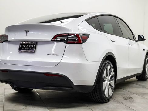 Used 2023 Tesla Model Y Long Range AWD/4WD image 12