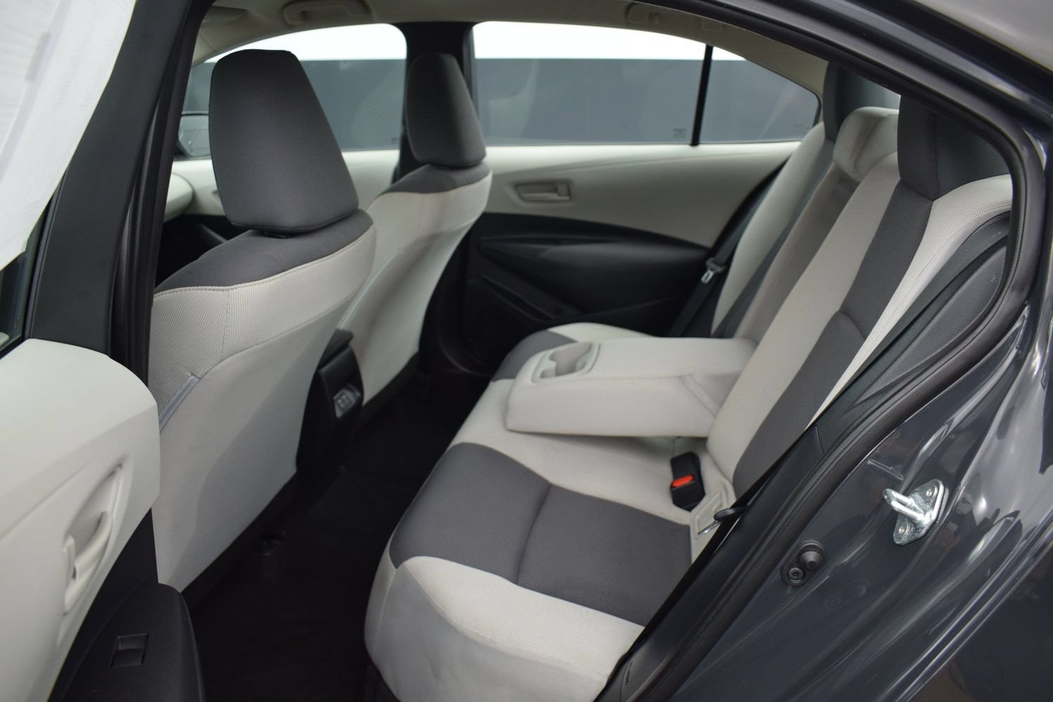 Used 2025 Toyota Corolla LE w/ LE Premium Package FWD image 12