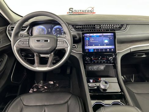 Used 2023 Jeep Grand Cherokee Limited w/ Black Appearance Package image 19