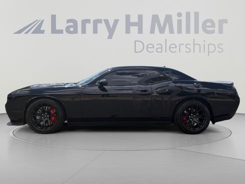 Used 2016 Dodge Challenger SRT Hellcat RWD image 2