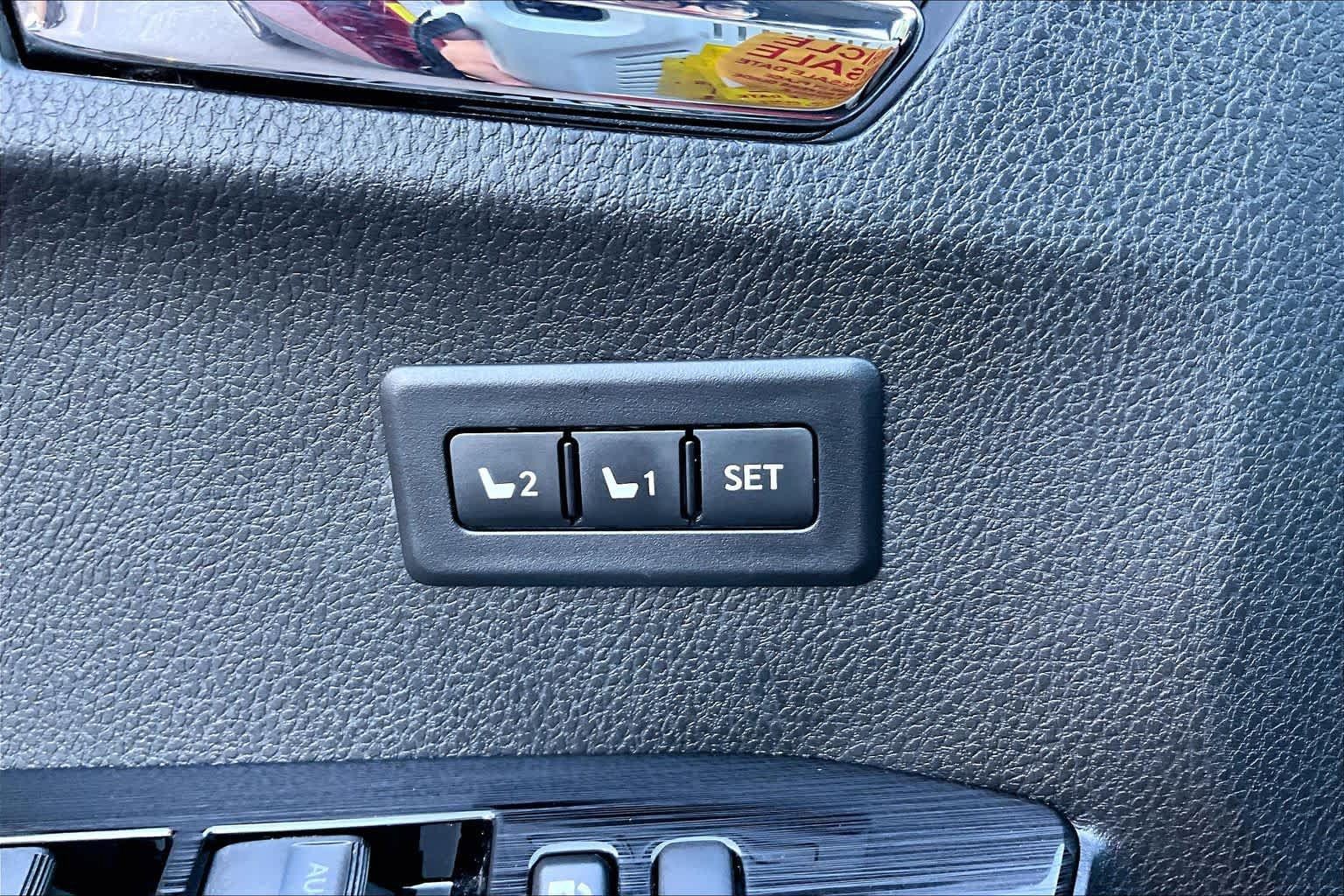 Used 2016 Toyota RAV4 Limited w/ Advanced Technology Package FWD image 33