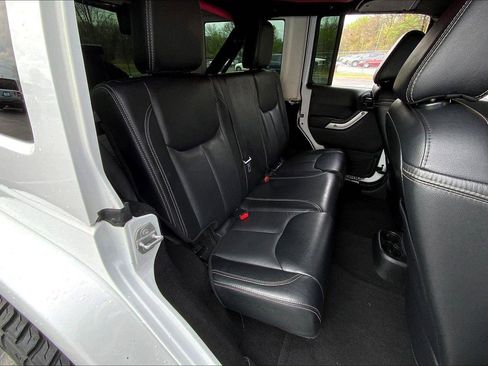 Used 2016 Jeep Wrangler Unlimited Sahara w/ Dual Top Group image 22