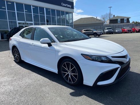 Used 2023 Toyota Camry SE image 7