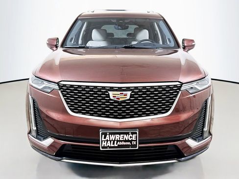 Used 2022 Cadillac XT6 Premium Luxury w/ Technology Package FWD image 2
