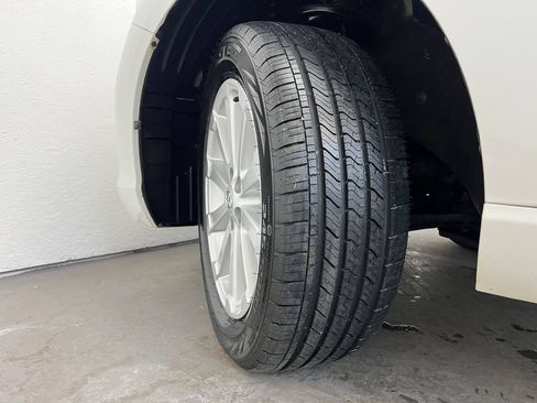 Used 2010 Toyota Venza w/ Convenience Pkg image 28