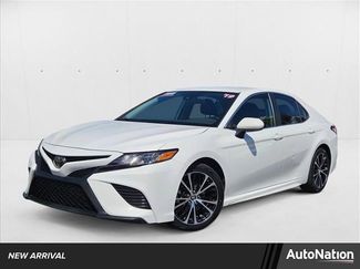 Used 2019 Toyota Camry SE image 1