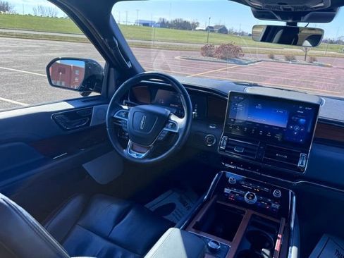 Used 2024 Lincoln Navigator L Reserve image 13