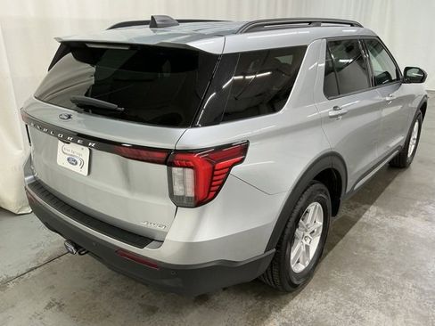 Used 2025 Ford Explorer Active image 3
