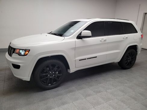 Used 2020 Jeep Grand Cherokee Altitude AWD/4WD image 2