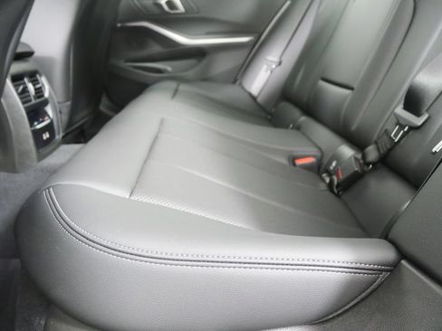 Used 2025 BMW 330i Sedan w/ Premium Package RWD image 14