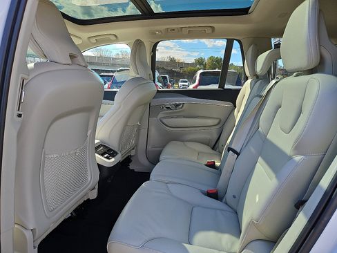 Used 2024 Volvo XC90 B5 Core w/ Climate Package image 10