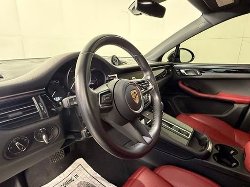 Used 2024 Porsche Macan AWD/4WD image 19