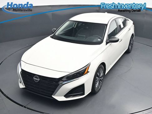 Used 2025 Nissan Altima 2.5 SV FWD image 15