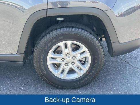Certified 2025 Jeep Grand Cherokee Laredo w/ Trailer Tow Package AWD/4WD image 13