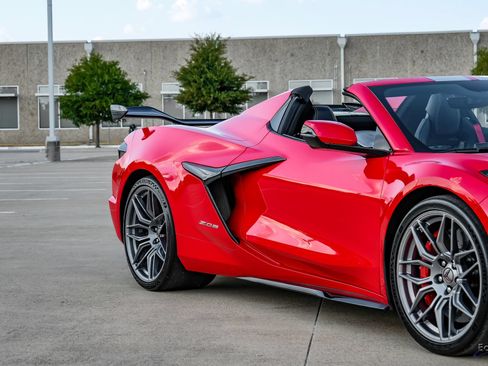 Used 2024 Chevrolet Corvette Z06 w/ Z07 Performance Package RWD image 24